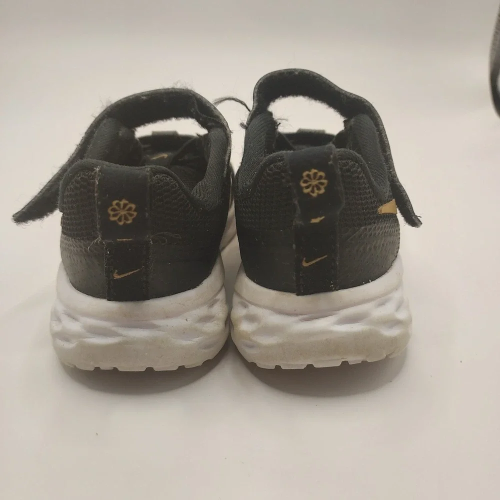 Nike Revolution Black/Gold Unisex Toddler Size 5C